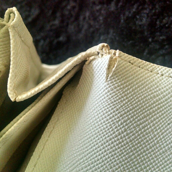 Michael Kors wallet. - Picture 5 of 8